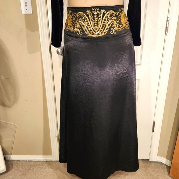 Le Chateau black satin maxi skirt with  gold embroidery at waist size 10… - Picture 4 of 13